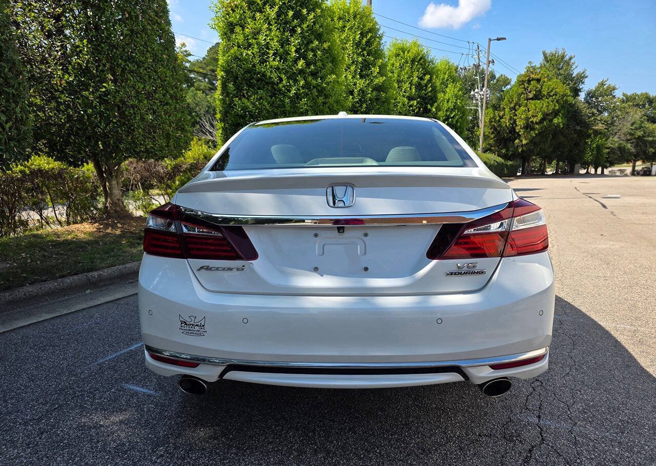 Used 2016 Honda Accord Touring image 4
