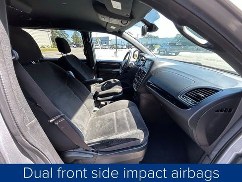 Used 2019 Dodge Grand Caravan SE image 24