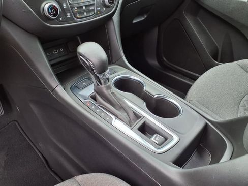 Used 2022 Chevrolet Equinox LT image 25