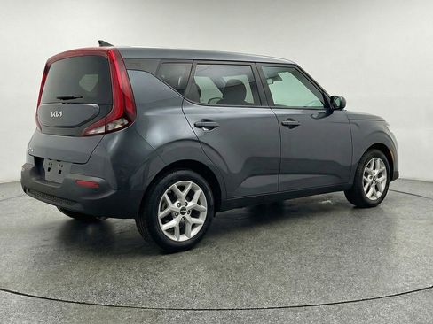 Used 2025 Kia Soul LX w/ LX Technology Package FWD image 9
