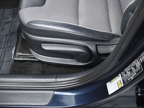 Certified 2019 Kia Niro EX w/ Cold Weather Package 2.0 image 12