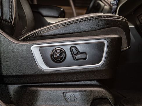 Used 2019 RAM 1500 Laramie AWD/4WD image 27