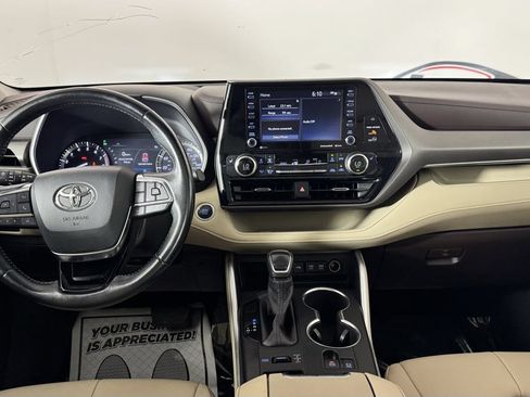 Used 2020 Toyota Highlander XLE AWD/4WD image 33
