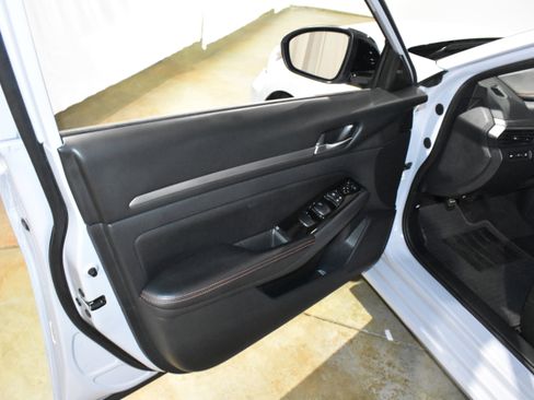 Used 2024 Nissan Altima 2.5 SR FWD image 23