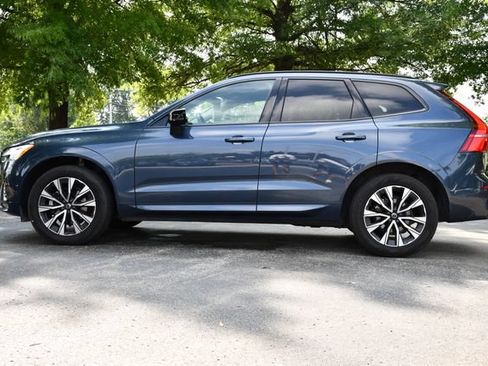 Used 2023 Volvo XC60 B5 Plus AWD/4WD image 4