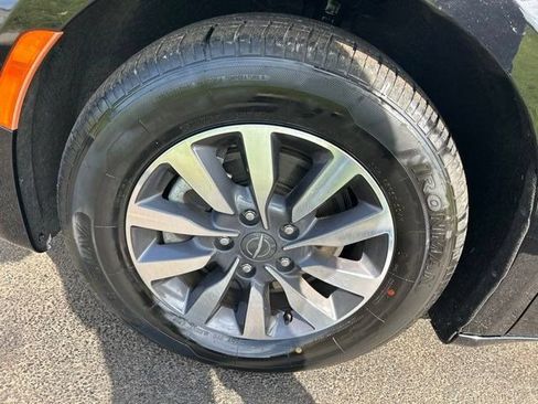 Used 2024 Chrysler Pacifica Limited FWD image 59
