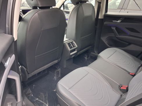 New 2026 Volkswagen Tiguan SE AWD/4WD image 10