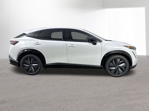 New 2025 Nissan Ariya AWD image 37