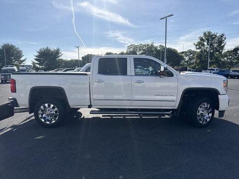 Used 2016 GMC Sierra 2500 Denali w/ Duramax Plus Package AWD/4WD image 6