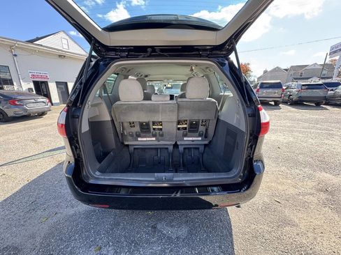 Used 2015 Toyota Sienna L image 35