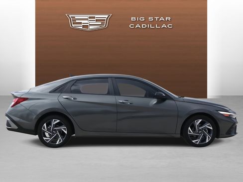 Used 2025 Hyundai Elantra Sport image 6