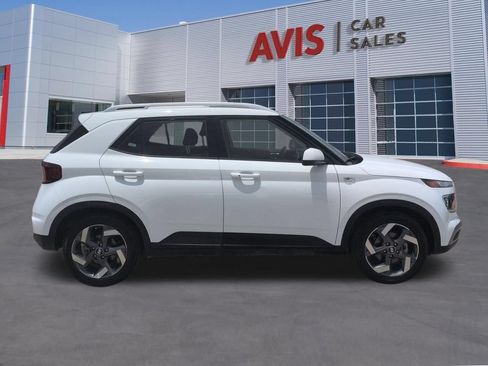 Used 2025 Hyundai Venue SEL FWD image 5