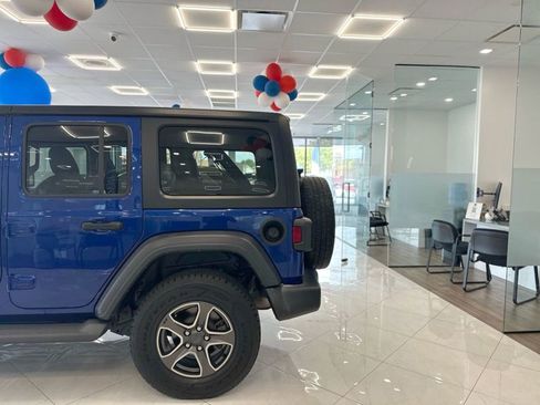 Used 2019 Jeep Wrangler Unlimited Sport S image 9