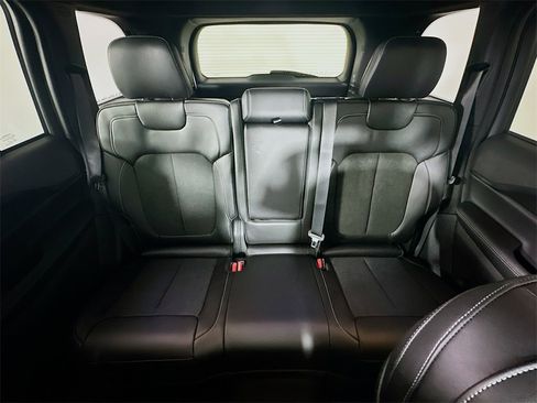 New 2025 Jeep Grand Cherokee Altitude image 10