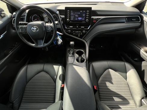 Used 2024 Toyota Camry SE image 9