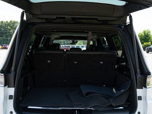 Used 2023 Jeep Grand Wagoneer Series II AWD/4WD image 9