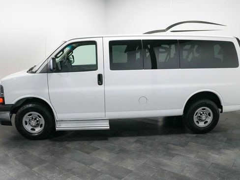 Used 2017 Chevrolet Express 3500 LT w/ LT Preferred Equipment Group RWD image 11