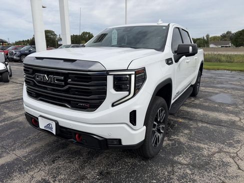 Used 2022 GMC Sierra 1500 AT4 w/ AT4 Premium Package AWD/4WD image 4