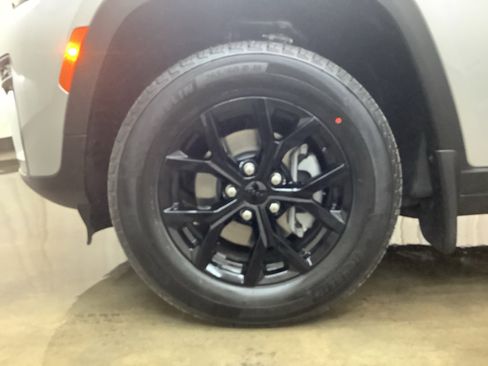New 2026 Jeep Grand Cherokee Altitude AWD/4WD image 27