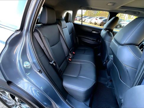 Certified 2025 Toyota Corolla Cross XLE image 20