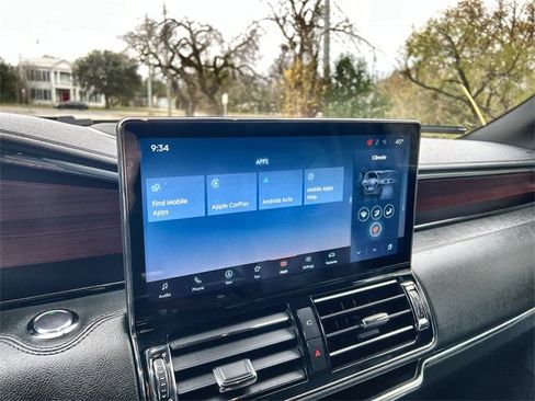 Used 2023 Lincoln Navigator Reserve image 13