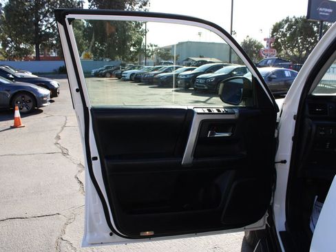 Used 2014 Toyota 4Runner SR5 Premium image 19