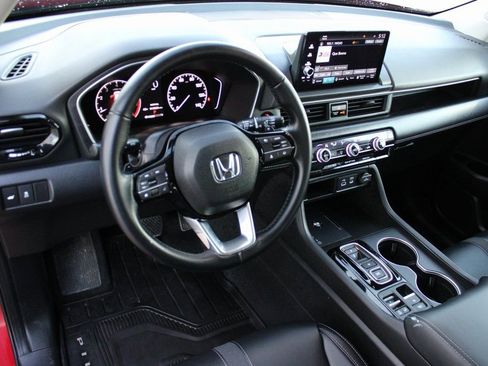 Used 2023 Honda Pilot Touring image 11