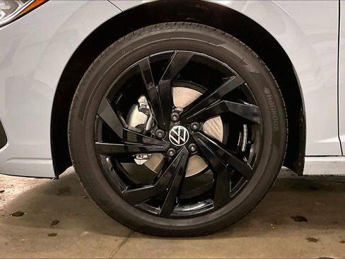 Used 2025 Volkswagen Jetta SE w/ Black Wheel Package image 11