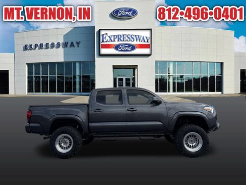 Used 2021 Toyota Tacoma SR AWD/4WD image 12