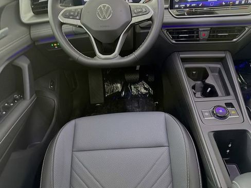 New 2026 Volkswagen Tiguan SE FWD image 25