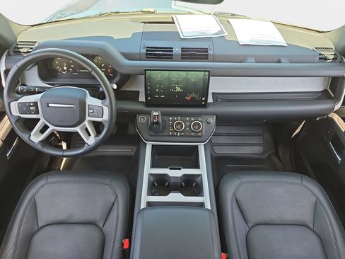 Certified 2025 Land Rover Defender 90 X-Dynamic SE AWD/4WD image 9