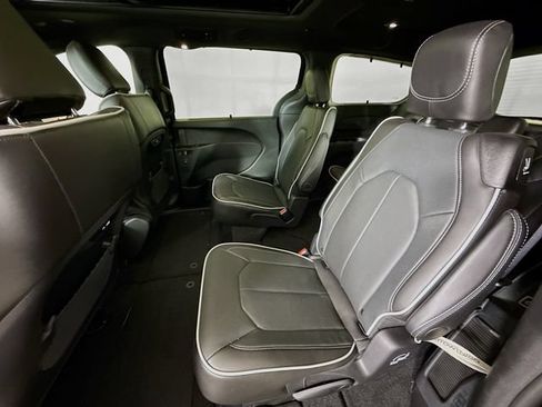 New 2027 Chrysler Pacifica Limited FWD image 26
