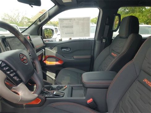 Used 2025 Nissan Frontier PRO-4X image 8