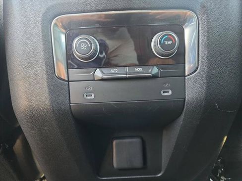 Used 2024 Chevrolet Suburban LS RWD image 16