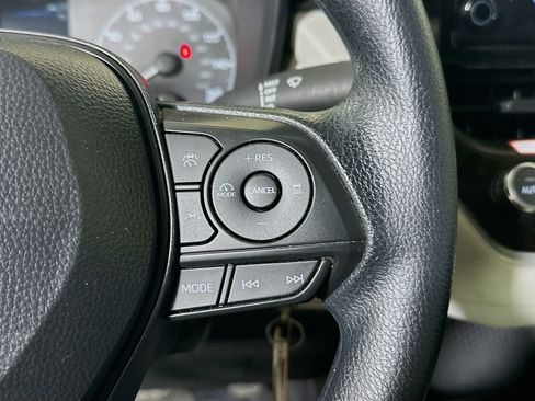 Used 2025 Toyota Corolla LE FWD image 17