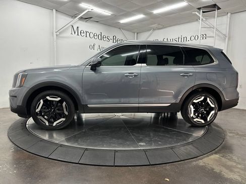 Used 2024 Kia Telluride EX w/ EX Captain's Chair Package FWD image 4
