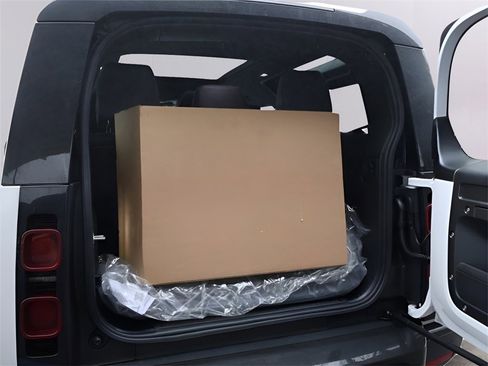 New 2025 Land Rover Defender 90 X-Dynamic SE image 19