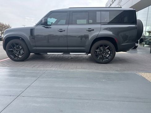 Used 2023 Land Rover Defender 130 First Edition image 8