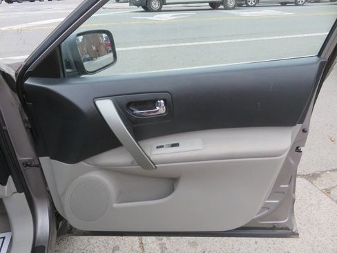 Used 2012 Nissan Rogue SV w/ Premium Pkg image 27