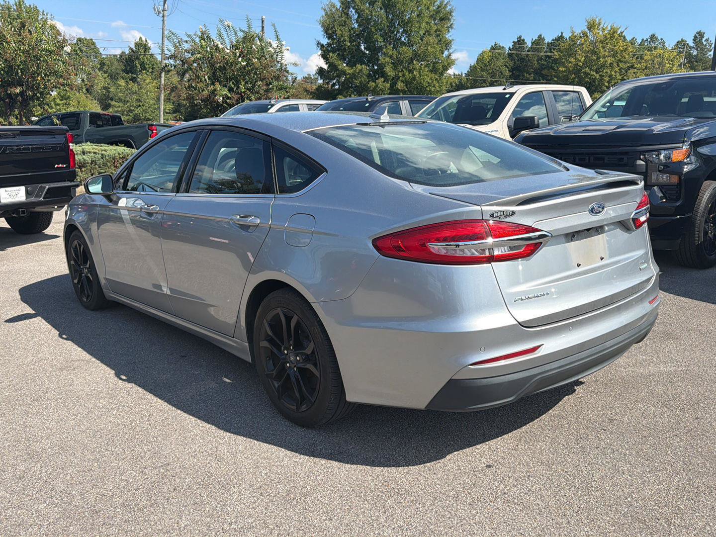 Used 2020 Ford Fusion SE w/ Equipment Group 151A FWD image 2