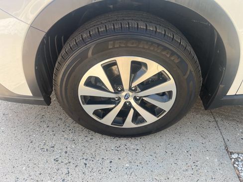 Used 2022 Subaru Outback Premium AWD/4WD image 5