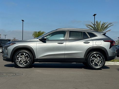 New 2026 Chevrolet Trax LT w/ Driver Confidence Package FWD image 7