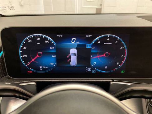 Used 2021 Mercedes-Benz GLB 250 4MATIC image 12