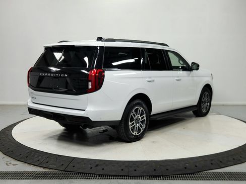 Used 2025 Ford Expedition Active AWD/4WD image 8