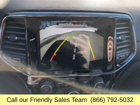 Used 2020 Jeep Grand Cherokee Laredo image 21