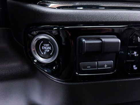 Used 2024 Chevrolet Silverado 1500 ZR2 w/ Technology Package image 29