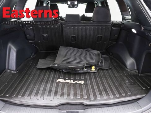 Used 2022 Toyota RAV4 SE AWD/4WD image 9