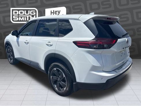 Used 2024 Nissan Rogue SV FWD image 3