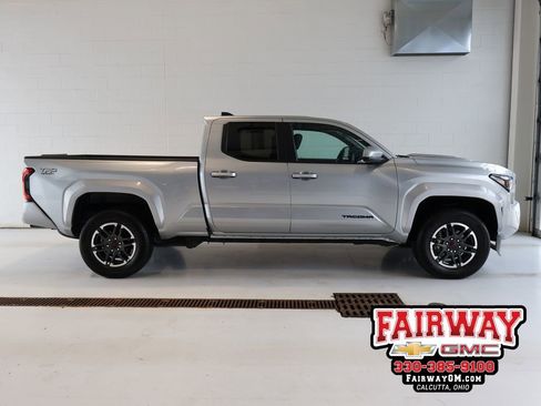 Used 2024 Toyota Tacoma TRD Sport w/ TRD Sport Upgrade Package AWD/4WD image 1