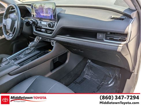 Certified 2024 Toyota Grand Highlander AWD image 37